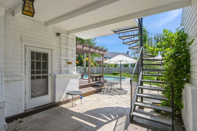 225 Crescent Street SE, Cedar Rapids, IA 52403