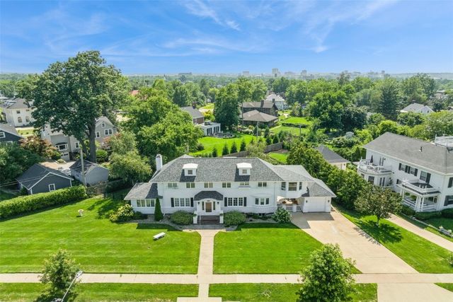 225 Crescent Street SE, Cedar Rapids, IA 52403