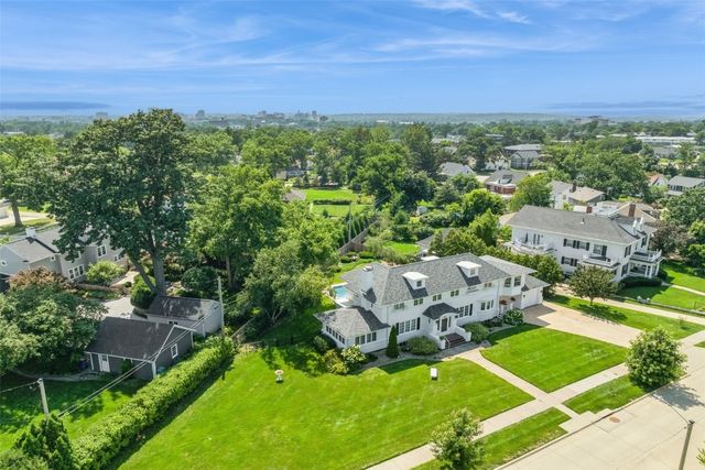 225 Crescent Street SE, Cedar Rapids, IA 52403