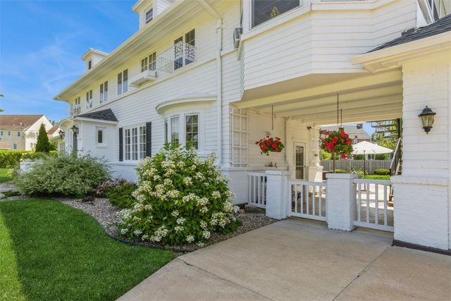 225 Crescent Street SE, Cedar Rapids, IA 52403