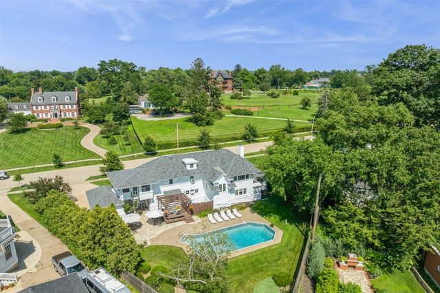 225 Crescent Street SE, Cedar Rapids, IA 52403