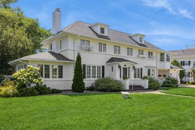 225 Crescent Street SE, Cedar Rapids, IA 52403