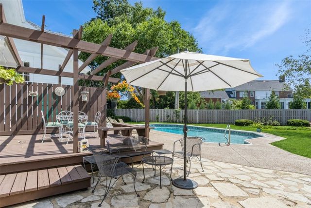 225 Crescent Street SE, Cedar Rapids, IA 52403