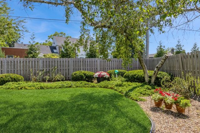 225 Crescent Street SE, Cedar Rapids, IA 52403