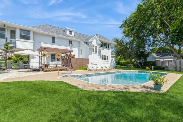 225 Crescent Street SE, Cedar Rapids, IA 52403