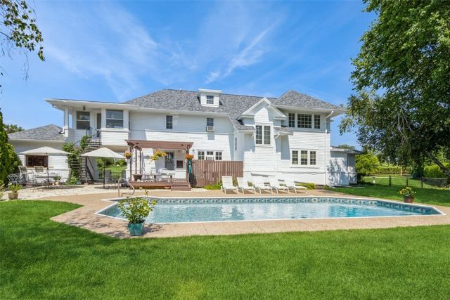 225 Crescent Street SE, Cedar Rapids, IA 52403