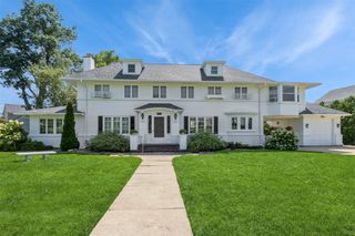 225 Crescent Street SE, Cedar Rapids, IA 52403