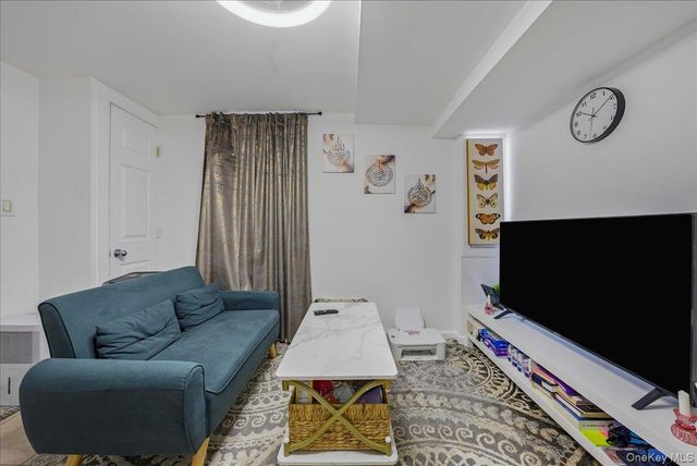 11 Crescent Street, Oyster Bay, NY 11801