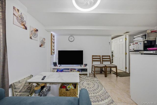 11 Crescent Street, Oyster Bay, NY 11801