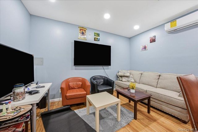 11 Crescent Street, Oyster Bay, NY 11801