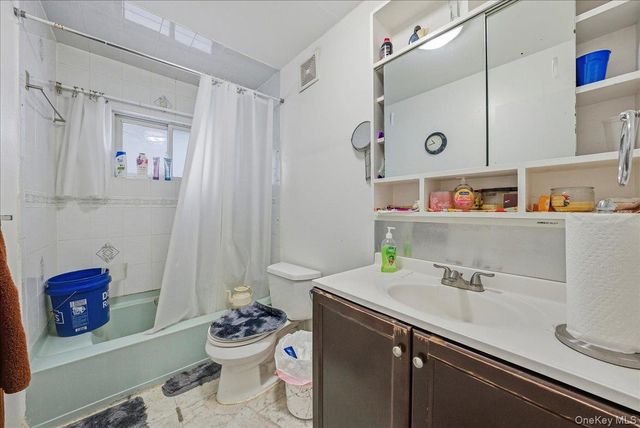 11 Crescent Street, Oyster Bay, NY 11801