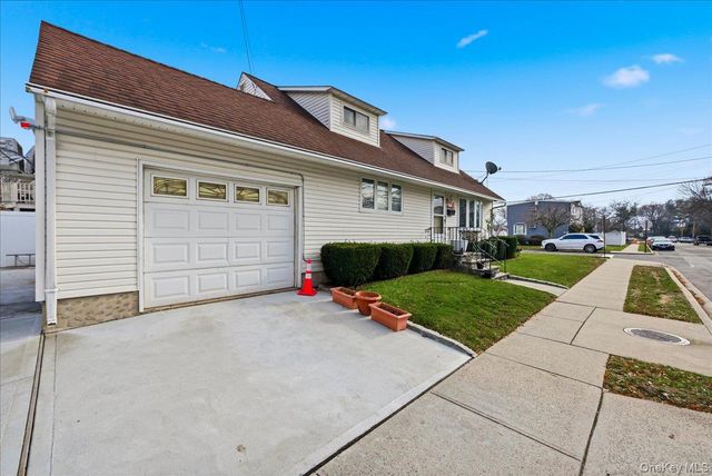 11 Crescent Street, Oyster Bay, NY 11801