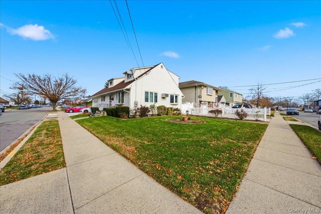 11 Crescent Street, Oyster Bay, NY 11801