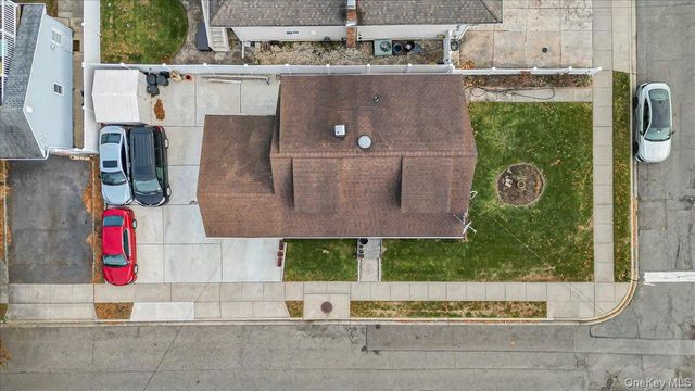 11 Crescent Street, Oyster Bay, NY 11801