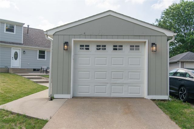 1115 Broadway Street, Pella, IA 50219