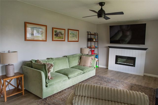 1115 Broadway Street, Pella, IA 50219