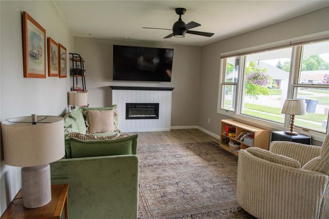 1115 Broadway Street, Pella, IA 50219