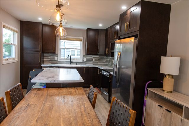 1115 Broadway Street, Pella, IA 50219