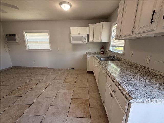 110 FOREST AVENUE 8, Davenport, FL 33837