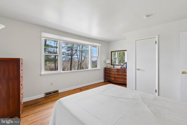 314 MIDFIELD DR, Ambler, PA 19002