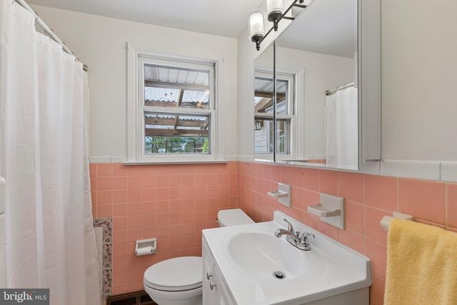 314 MIDFIELD DR, Ambler, PA 19002