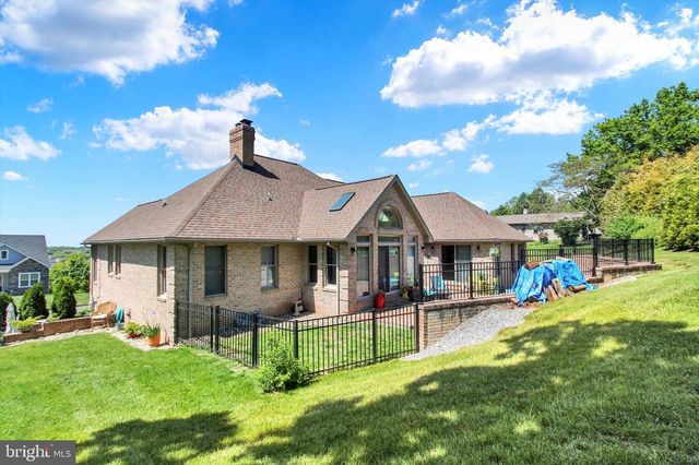 605 VISTA CT, Waynesboro, PA 17268