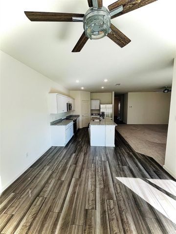 743 Camden Drive, Lavon, TX 75166