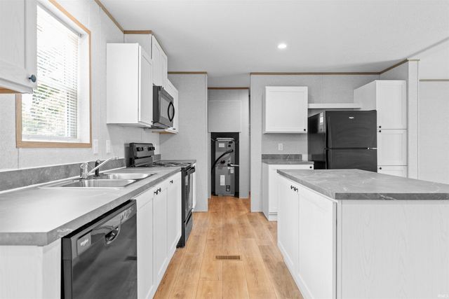 2177 N 4th Street, Seelyville, IN 47803