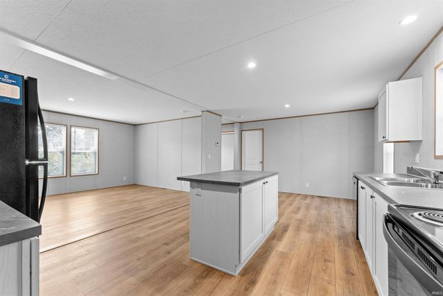 2177 N 4th Street, Seelyville, IN 47803