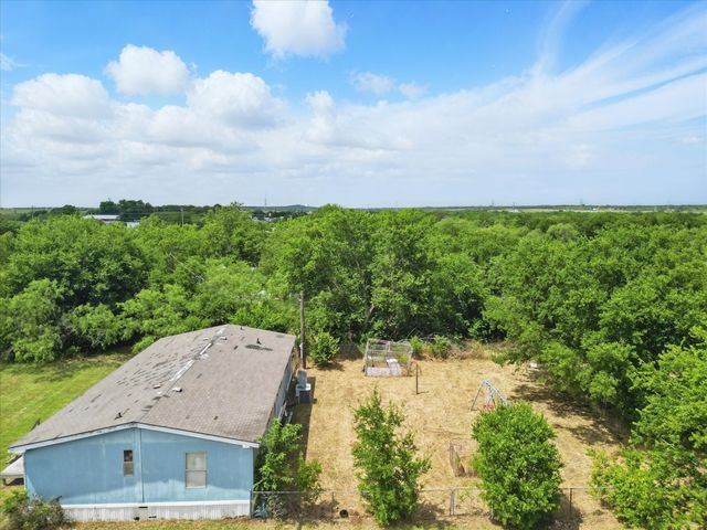 5736 Blackburn Drive, Joshua, TX 76058