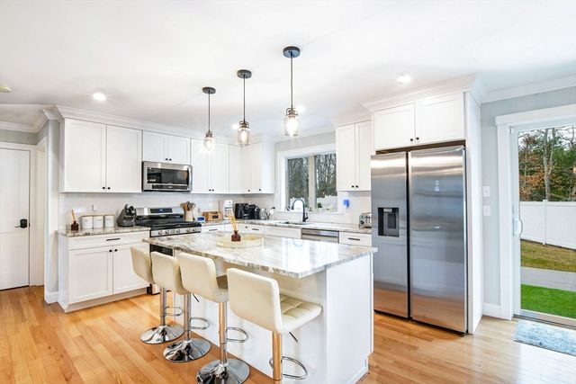 92 Rainbow Ave, Falmouth, MA 02536