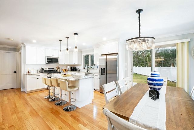 92 Rainbow Ave, Falmouth, MA 02536