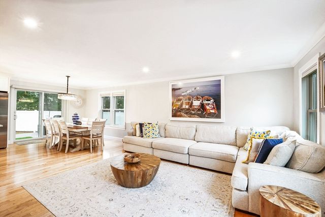 92 Rainbow Ave, Falmouth, MA 02536