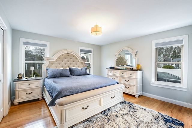 92 Rainbow Ave, Falmouth, MA 02536