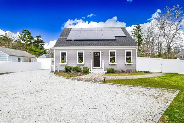92 Rainbow Ave, Falmouth, MA 02536