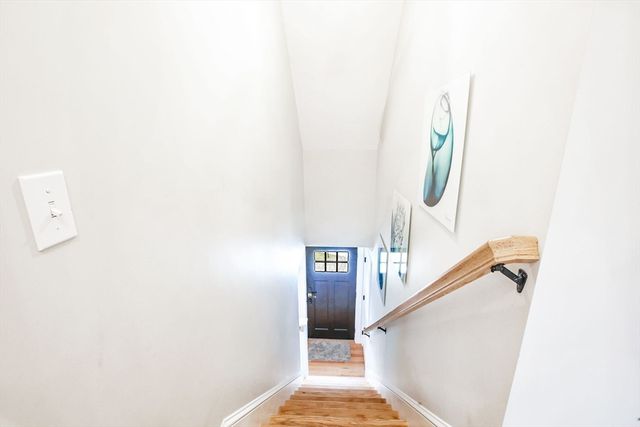 92 Rainbow Ave, Falmouth, MA 02536