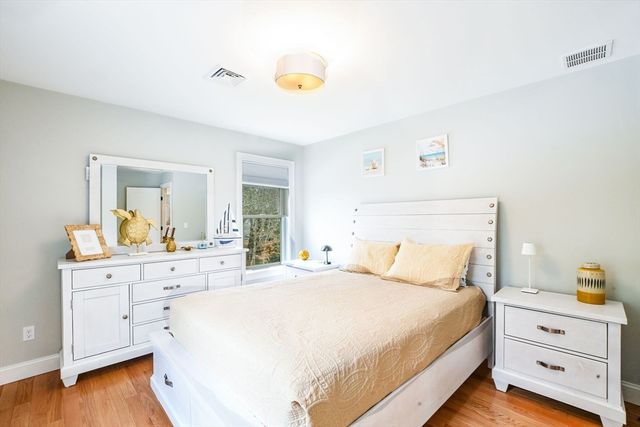 92 Rainbow Ave, Falmouth, MA 02536