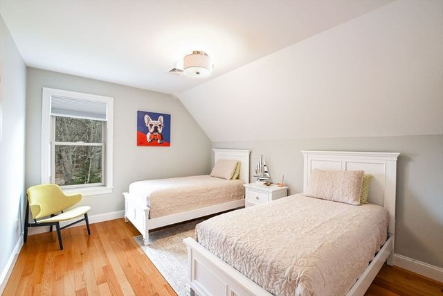 92 Rainbow Ave, Falmouth, MA 02536