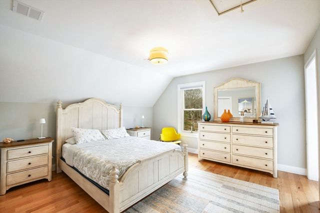 92 Rainbow Ave, Falmouth, MA 02536