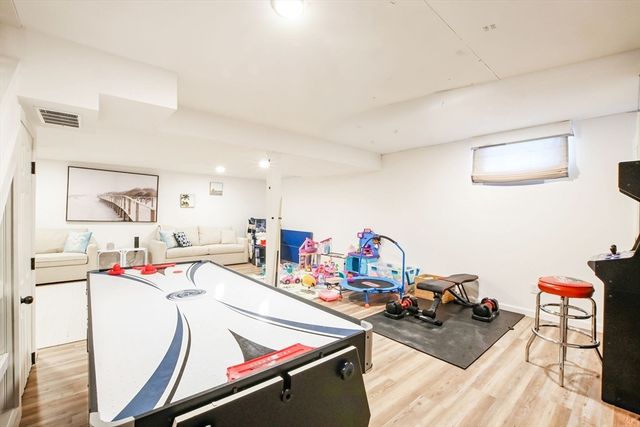 92 Rainbow Ave, Falmouth, MA 02536