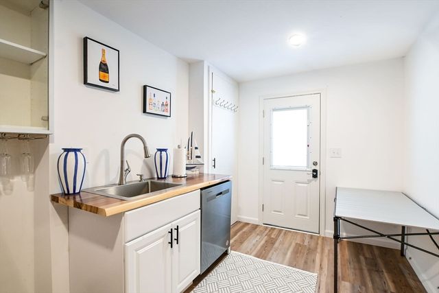 92 Rainbow Ave, Falmouth, MA 02536