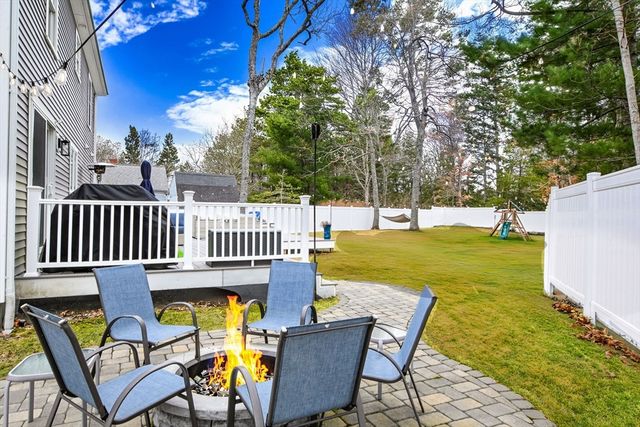 92 Rainbow Ave, Falmouth, MA 02536
