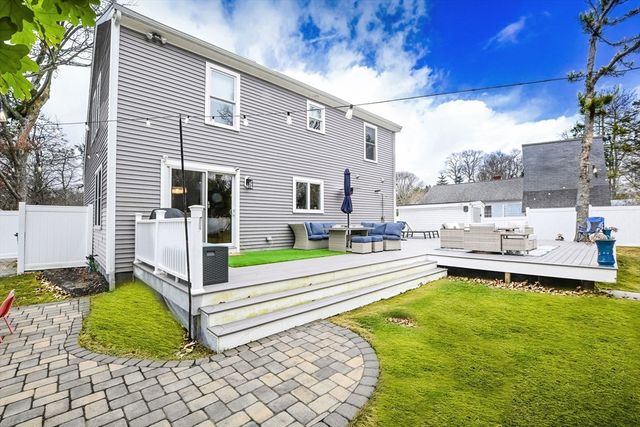 92 Rainbow Ave, Falmouth, MA 02536