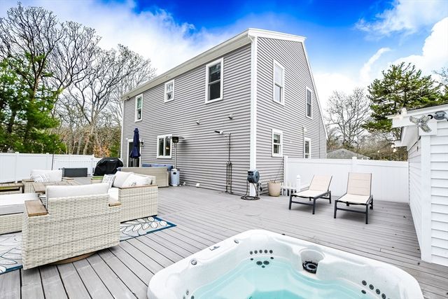 92 Rainbow Ave, Falmouth, MA 02536