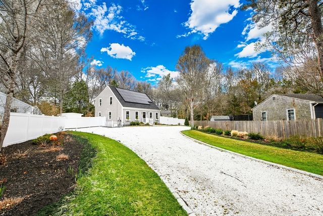 92 Rainbow Ave, Falmouth, MA 02536