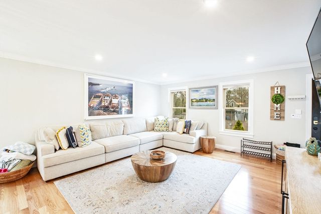 92 Rainbow Ave, Falmouth, MA 02536