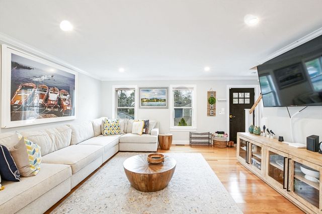 92 Rainbow Ave, Falmouth, MA 02536