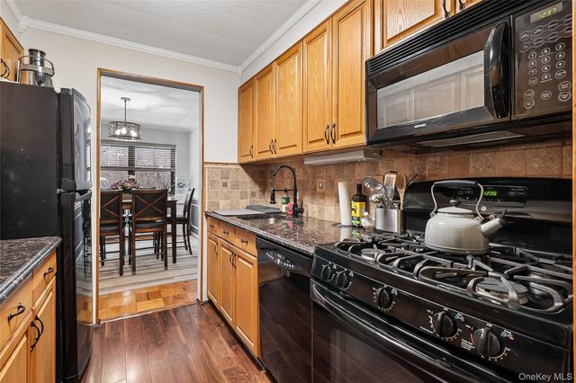 100 Diplomat Drive 7G, Mount Kisco, NY 10549