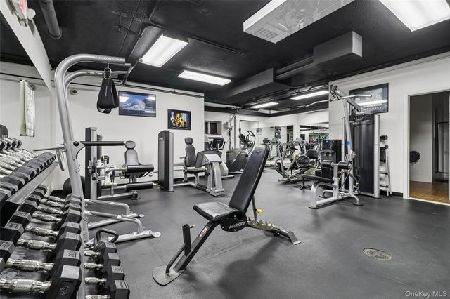 100 Diplomat Drive 7G, Mount Kisco, NY 10549