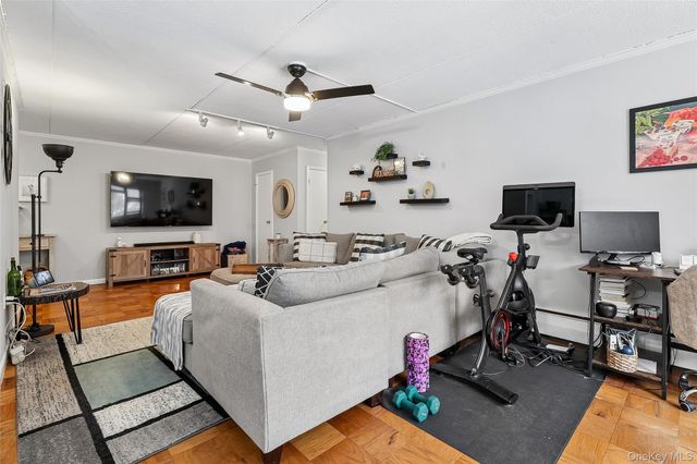 100 Diplomat Drive 7G, Mount Kisco, NY 10549